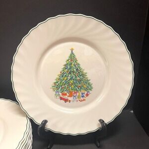 Set of 12 Dinner Plates Noel by Salem Porcelle Vintage 1980's